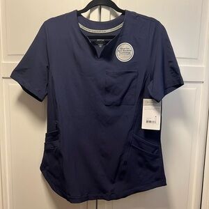 NWT Climate Right by Cuddle Duds 6 Pocket Scrub Top Size Women’s Medium